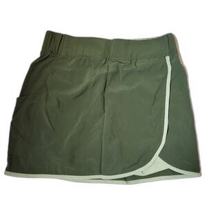 Columbia Women's Hike Skort Medium | Active Fit | Green | NWT